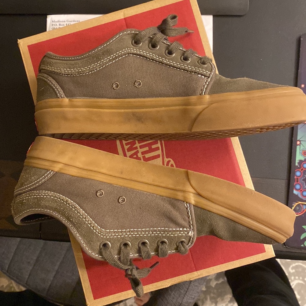 ✨DONATED✨ Vans Chukka Low Shoes - Picture 8 of 9